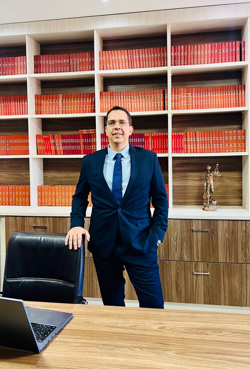 Lucas Quadros em Pé